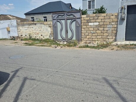 2 sot torpaq sahəsi, Saray qəs.