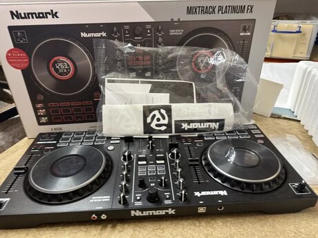 Numark Mixtrack Pro FX DJ Controller