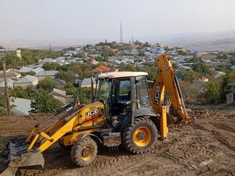 Ekskavator JCB, 2011 il