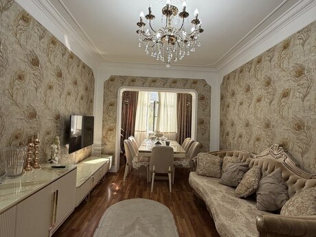 4-room old-build apartment for sale in Bakıxanov, 100 m², 255 000 AZN, photo 2 / 12