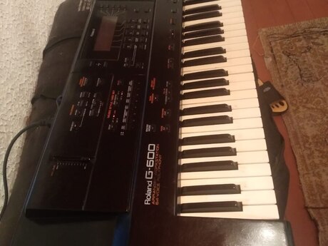 Sintezator Roland 600 