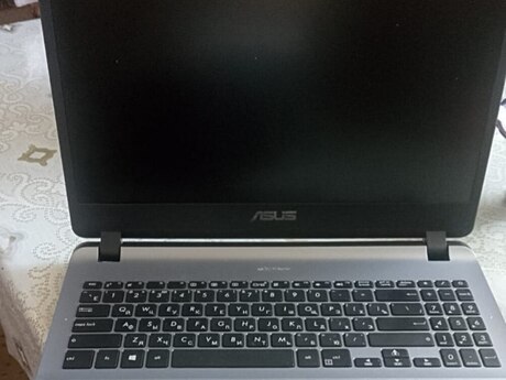Noutbuk Asus