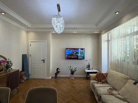 Qurtuluş 93 kompleksində 2 otaqlı yeni tikili mənzil satılır, 69 m², 99 000 AZN, şəkil 2 / 12
