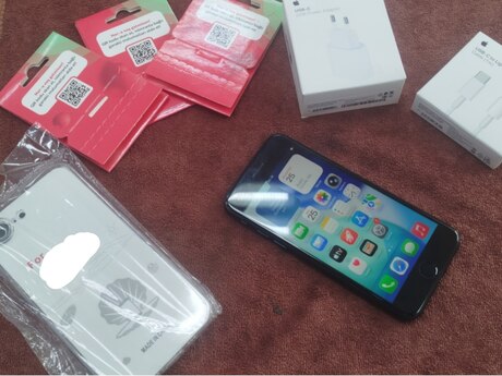 Apple iPhone SE (2020) Black 128GB/3GB
