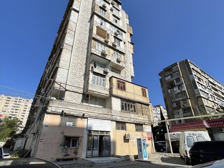 Commercial space · 720 m² · floor 1/9, Babək prospekti