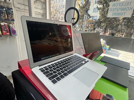 Apple Macbook Air SSD 128GB, RAM 4GB Apple Macbook Air SSD 128GB, RAM 4GB