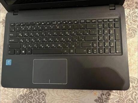 Noutbuk Asus