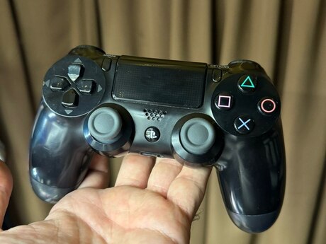 PS 4 pultu