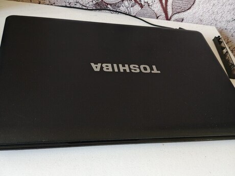 Noutbuk Toshiba 