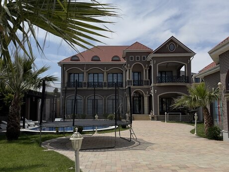 6 rooms · 700 m²