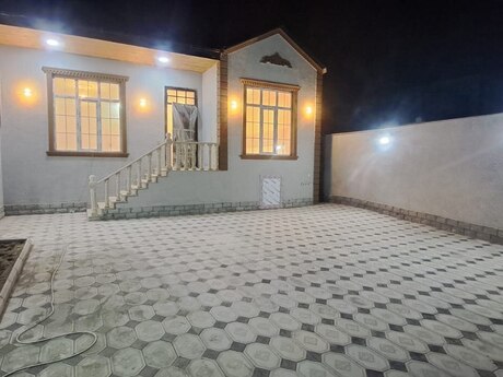 4 rooms · 130 m² · floor 1/1, Saray