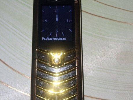 Vertu Signature S Design 18ct White Gold 4GB
