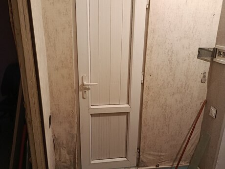 Plastik qapı Plastik qapı
