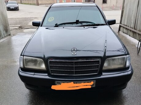 Mercedes C 180, 1996 il Mercedes C 180, 1996 il