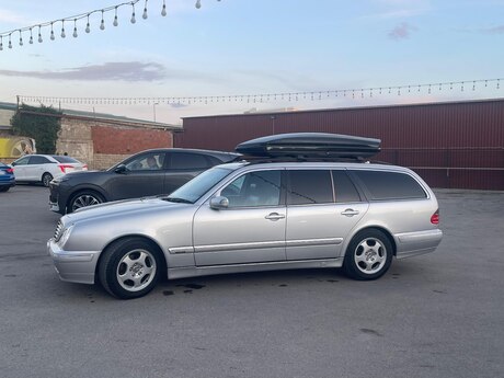 Mercedes E 240, 2000 il