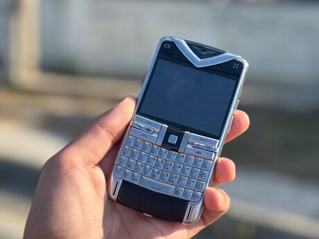 Vertu Constellation Quest Pure Silver 8GB