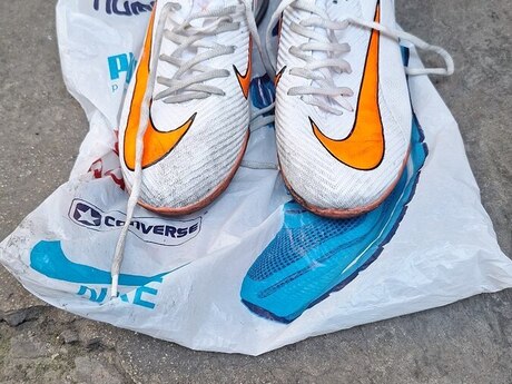 Nike futbol ayaqqabısı Nike futbol ayaqqabısı