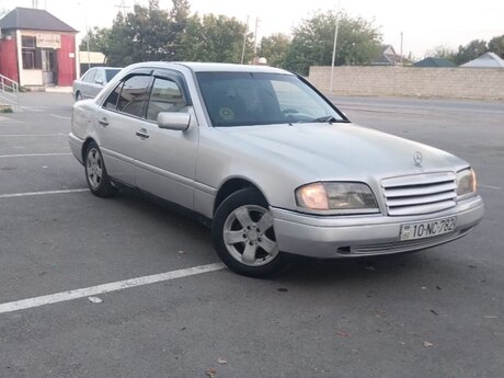 Mercedes C 180, 1994 il Mercedes C 180, 1994 il