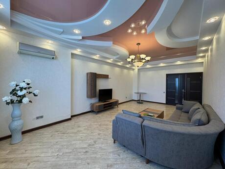 7-otaqlı yeni tikili kirayə verilir, Xan Şuşinski küç., 230 m²