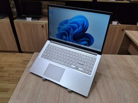 Noutbuk Asus