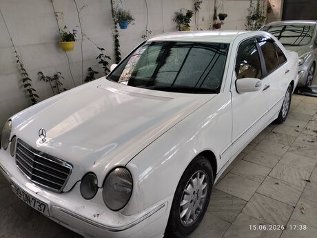 Mercedes E 240, 1999 il
