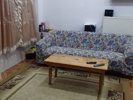 Həyət evi kirayə verilir, Qaraçuxur qəs.