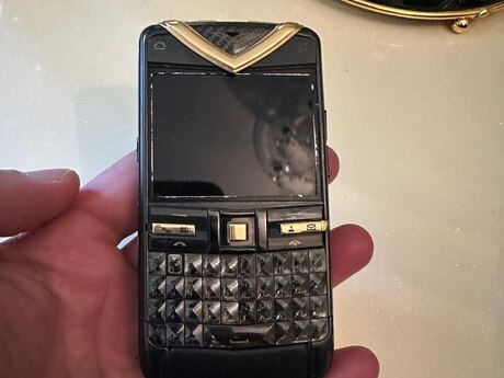 Vertu Constellation Quest Yellow Gold 8GB