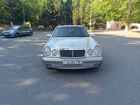 Mercedes E 240, 1999 il
