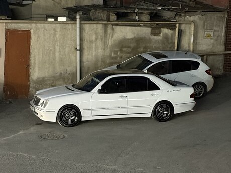 Mercedes E 270, 2001 il