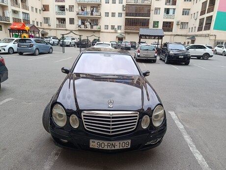 Mercedes E 240, 2002 il