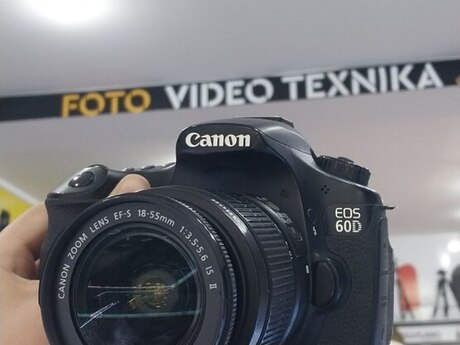 Canon EOS 60D 18-55 lens