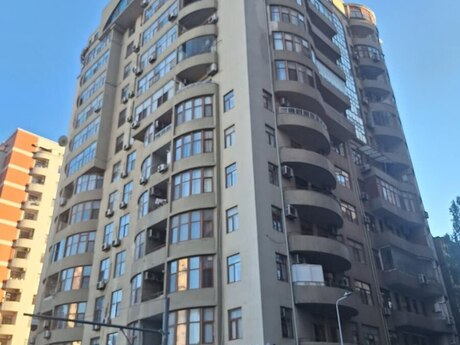 4-комнатная квартира, 220 м², Süleyman Rüstəm küçəsi, 510 000 AZN