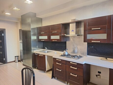 4-room new-build apartment for sale in 28 May, 220 m², 510 000 AZN, photo 2 / 12