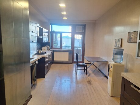 4-room new-build apartment for sale in 28 May, 220 m², 510 000 AZN, photo 3 / 12