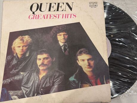 QUEEN - Greatest Hits QUEEN - Greatest Hits