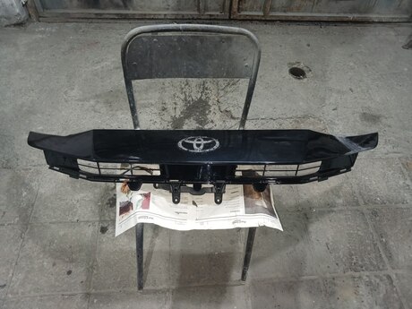 Toyota Camry 2022-2024 radiator barmaqlığı