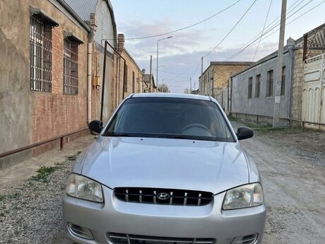 Hyundai Accent, 2001 il