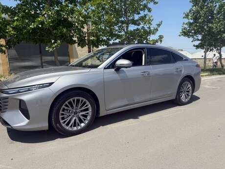Bestune B70, 2025 il