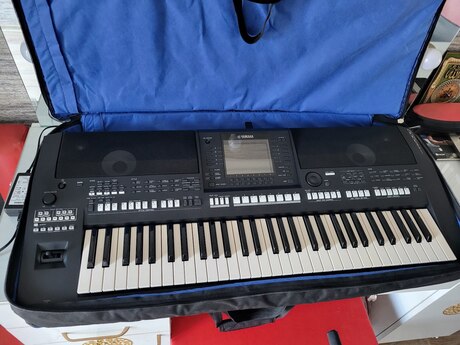 Sintezator Yamaha A2000