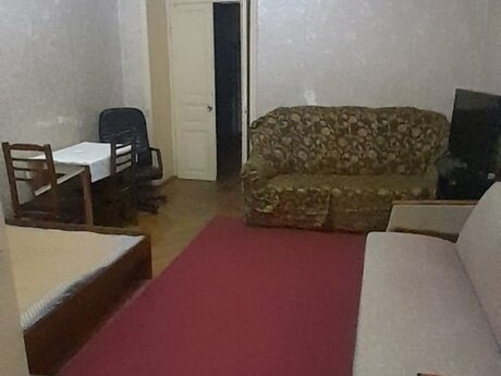 Həyət evi kirayə verilir, 28 May m.