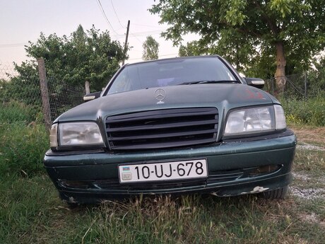 Mercedes 220 CE, 1994 il Mercedes 220 CE, 1994 il