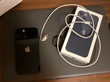 Apple iPhone 13 Midnight 128GB/4GB