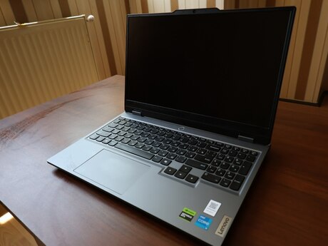 Noutbuk Lenovo LOQ 15İRX9 RTX4050 6GB