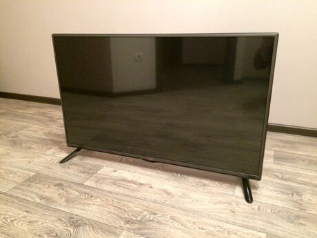 Televizor LG 107 LED FullHD