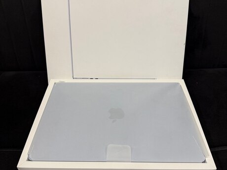 Apple Macbook Air 15 inch M5  16/512 gb