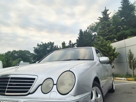 Mercedes E 270, 2001 il