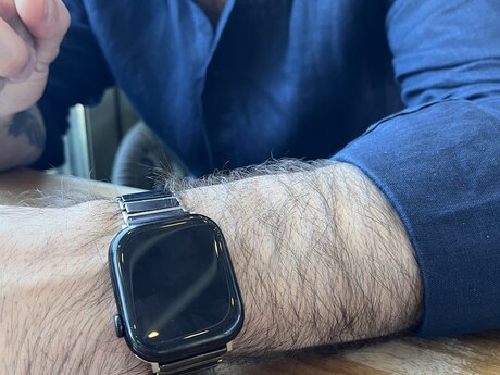 Apple Watch Series 11 Titanium Natural 42mm
