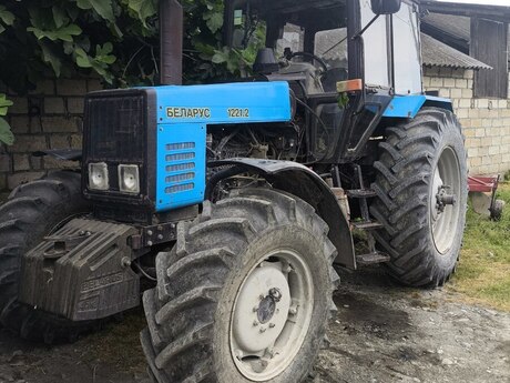 Traktor Belarus 2014 il