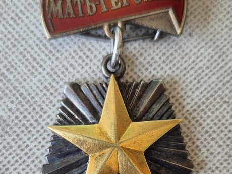 Qəhrəman ana medalı