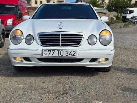 Mercedes E 240, 2001 il